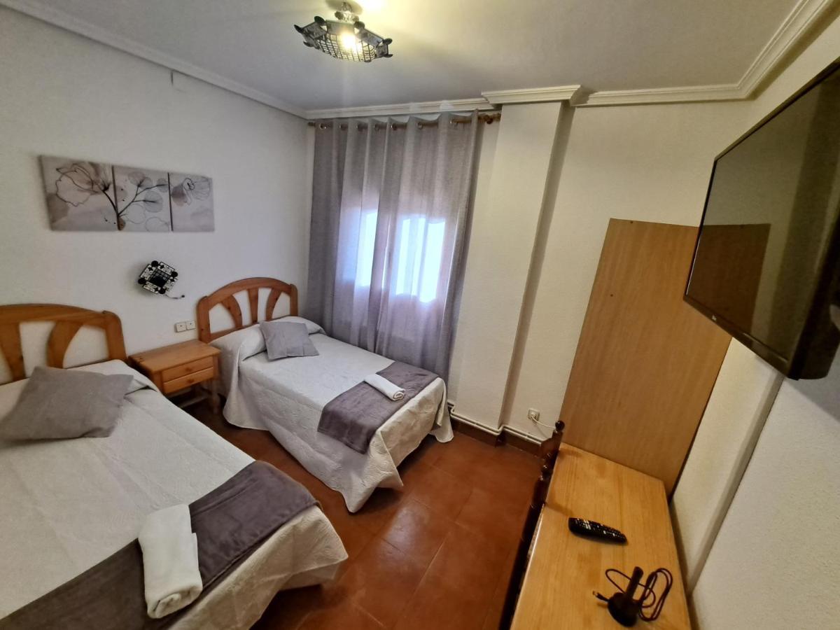 Hostal San Antonio Tragacete Bagian luar foto